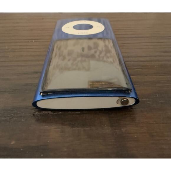 Apple iPod Nano 4th Generation – Blue, 8GB (Needs Battery Replacement) - Picture 8 of 8